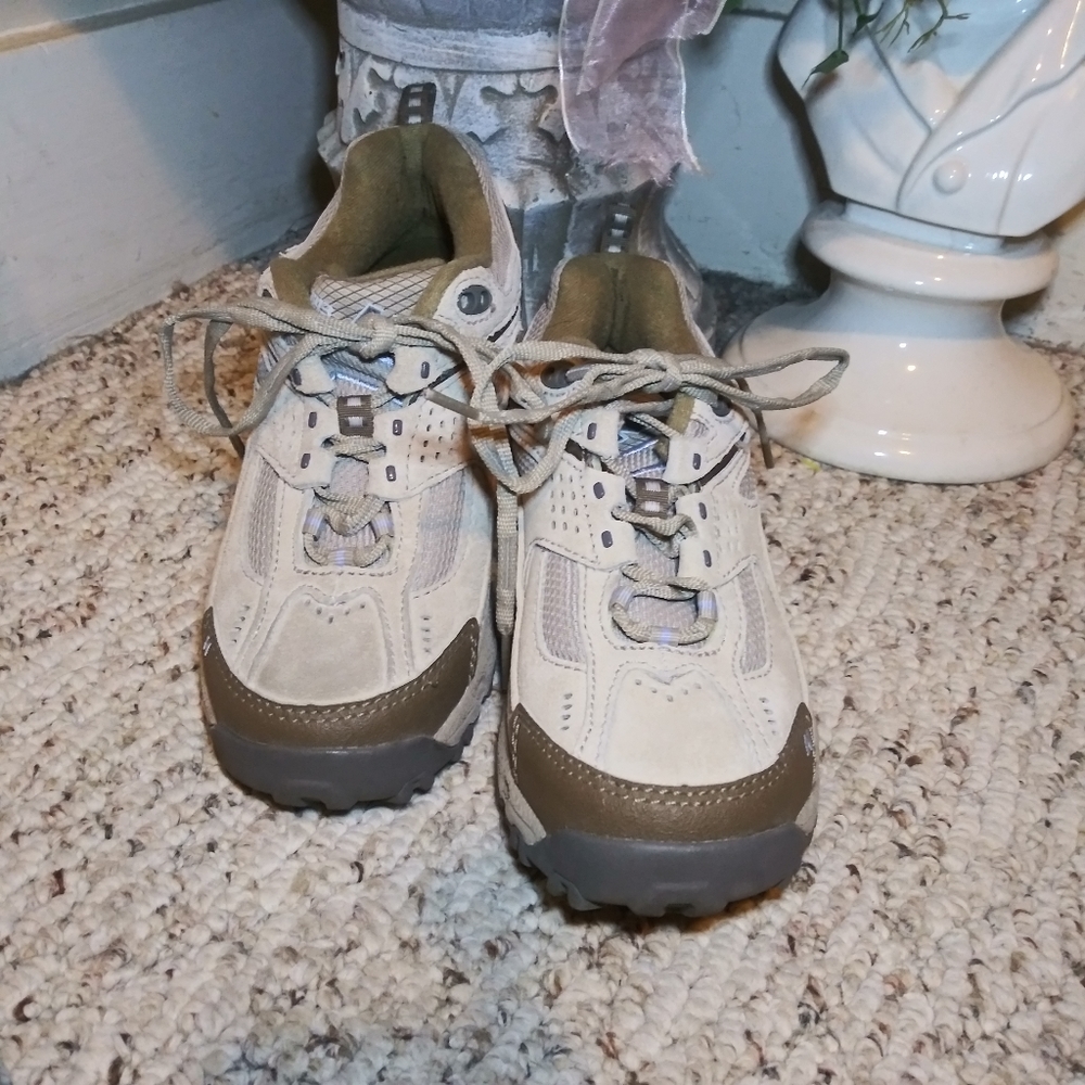 NWOT New Balance WW643TB Tan Suede Hiking Shoe